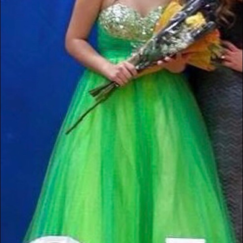 Dress - Picture 2 of 2